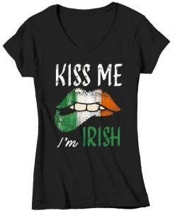 Women's Kiss Me I'm Irish T-Shirt DV01
