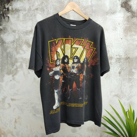 Kiss Tour Tshirt EL1N